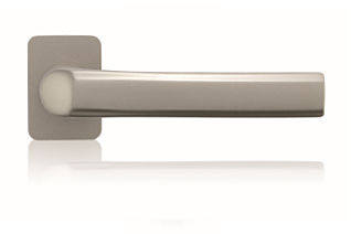 Kování pro hliníkové a&nbsp;ocelové dveře, kování na branky<